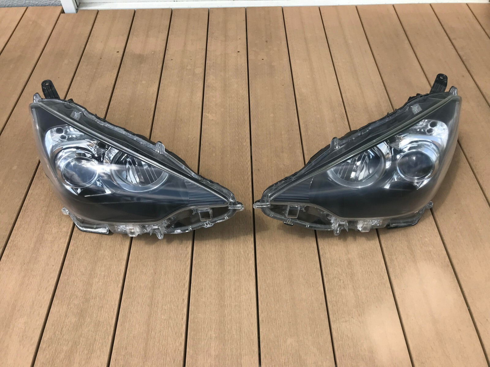 2013 Toyota Prius C Aqua NHP10 LED Headlights Lights Lamps