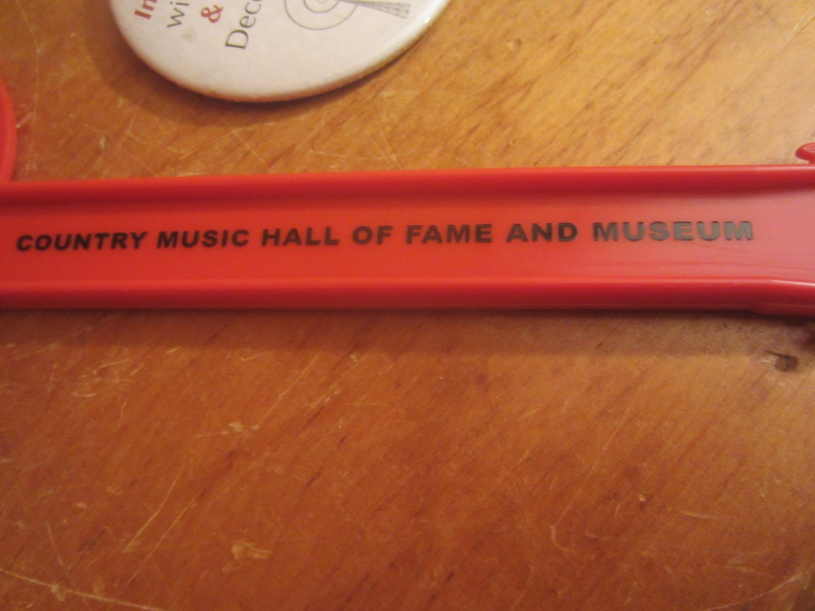 Steve Wariner Signed Autograph Country Music Hall of Fame Guitar Fly Swatter Pin