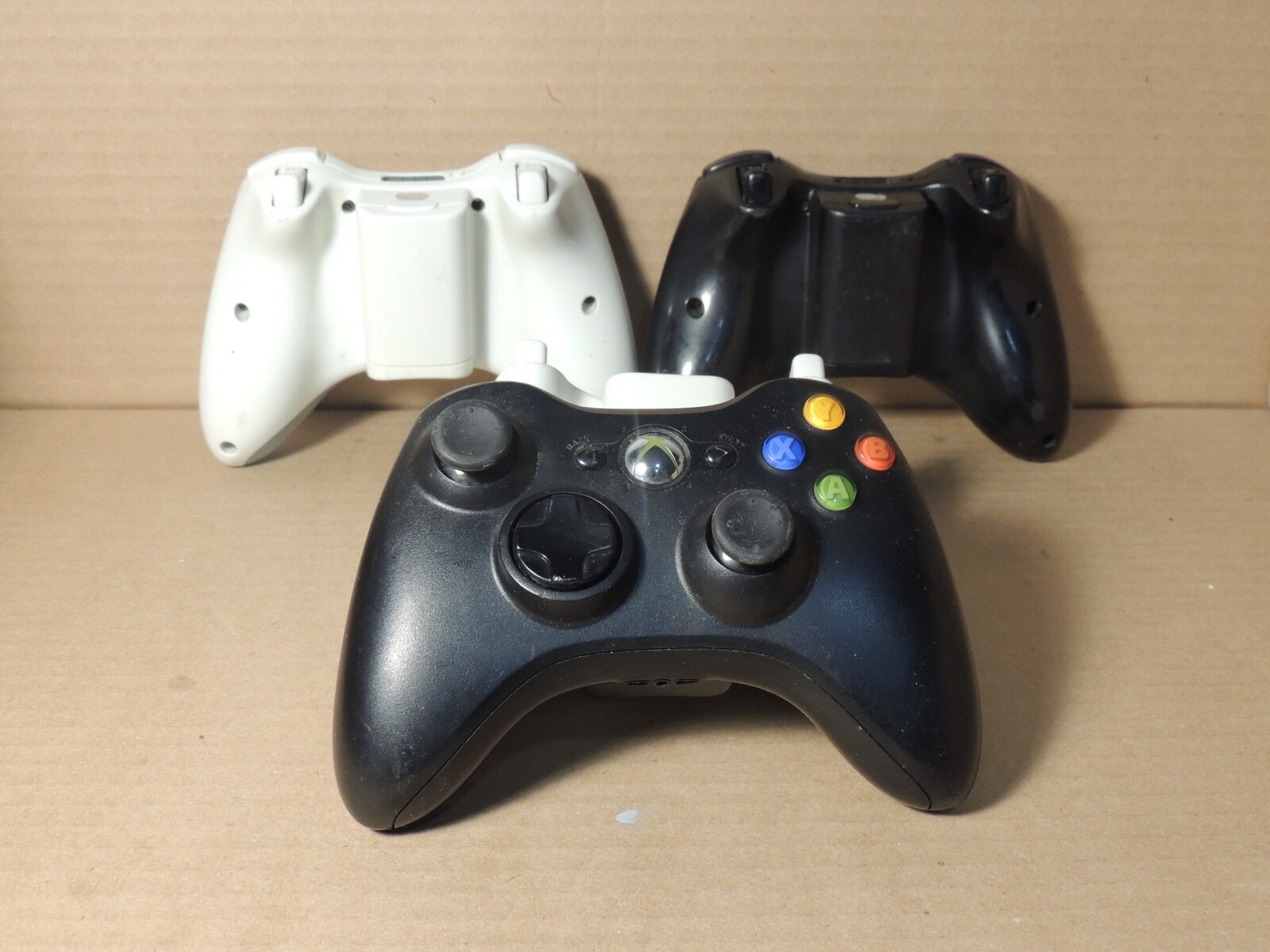 AS IS Lot of 4 XBOX 360 controllers READ
