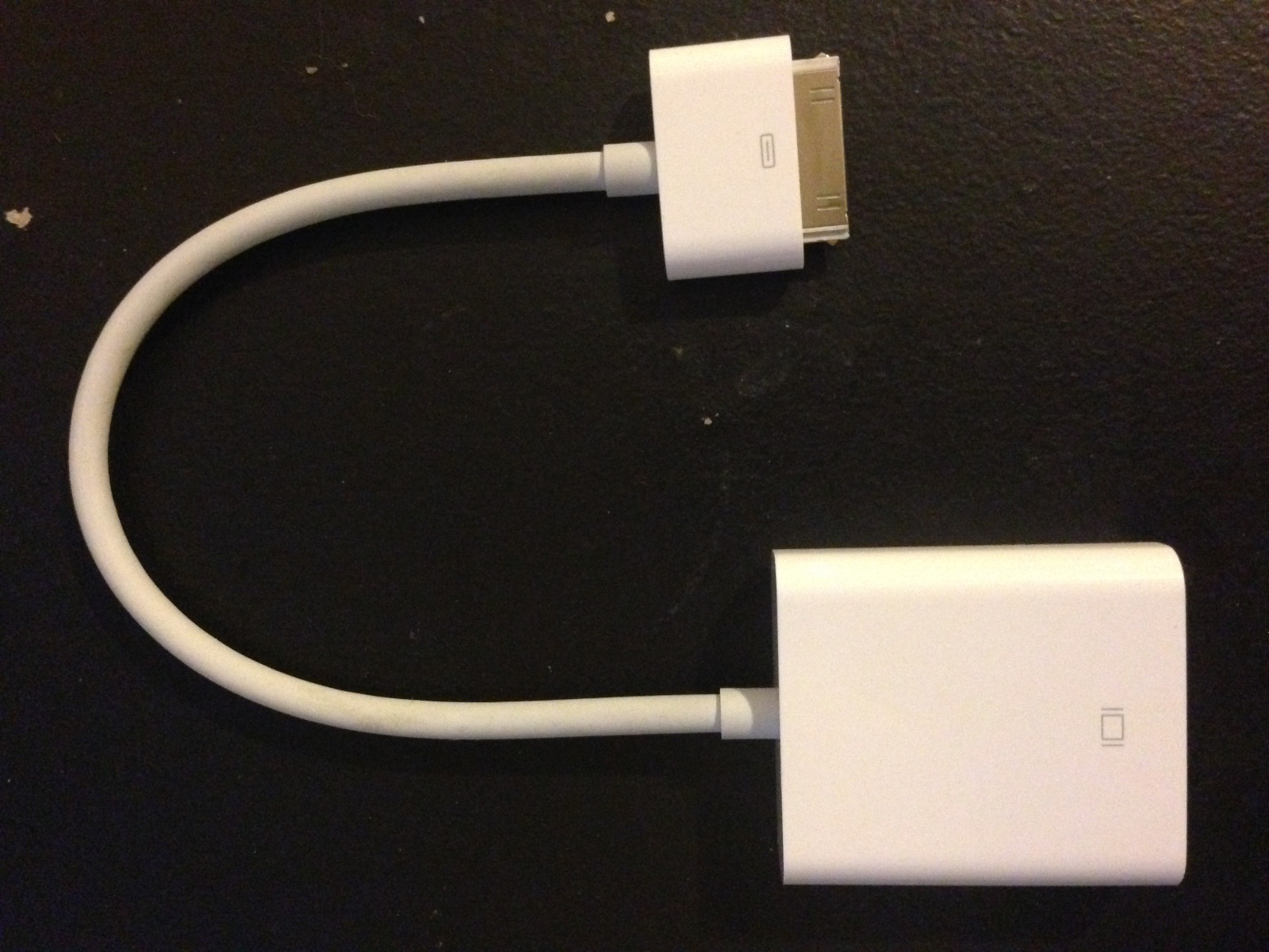 New Original Apple VGA Adapter 30-Pin (Never Used from Open Box)