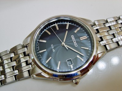 seiko solar watch v157