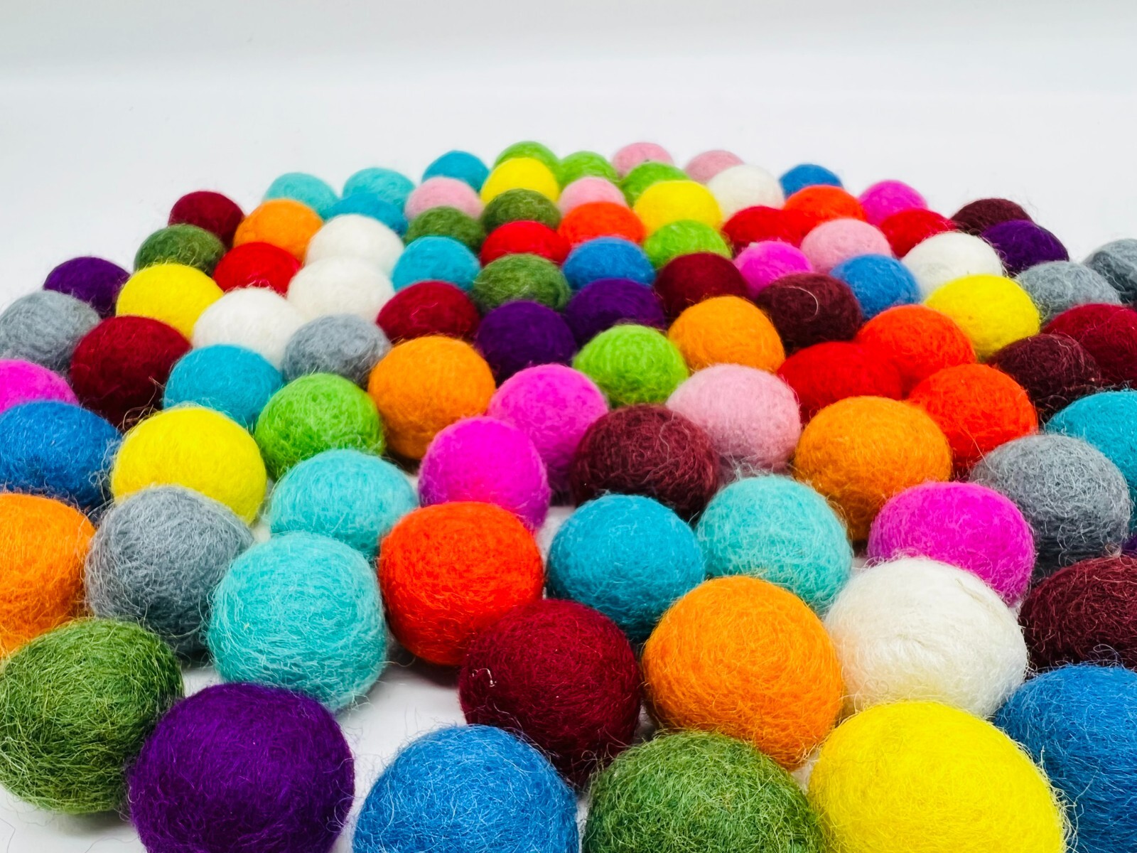 500 Pcs Mixed Colors Natural Felt Balls. 100% Wool Handcrafted 2.0 cm Wholesale
