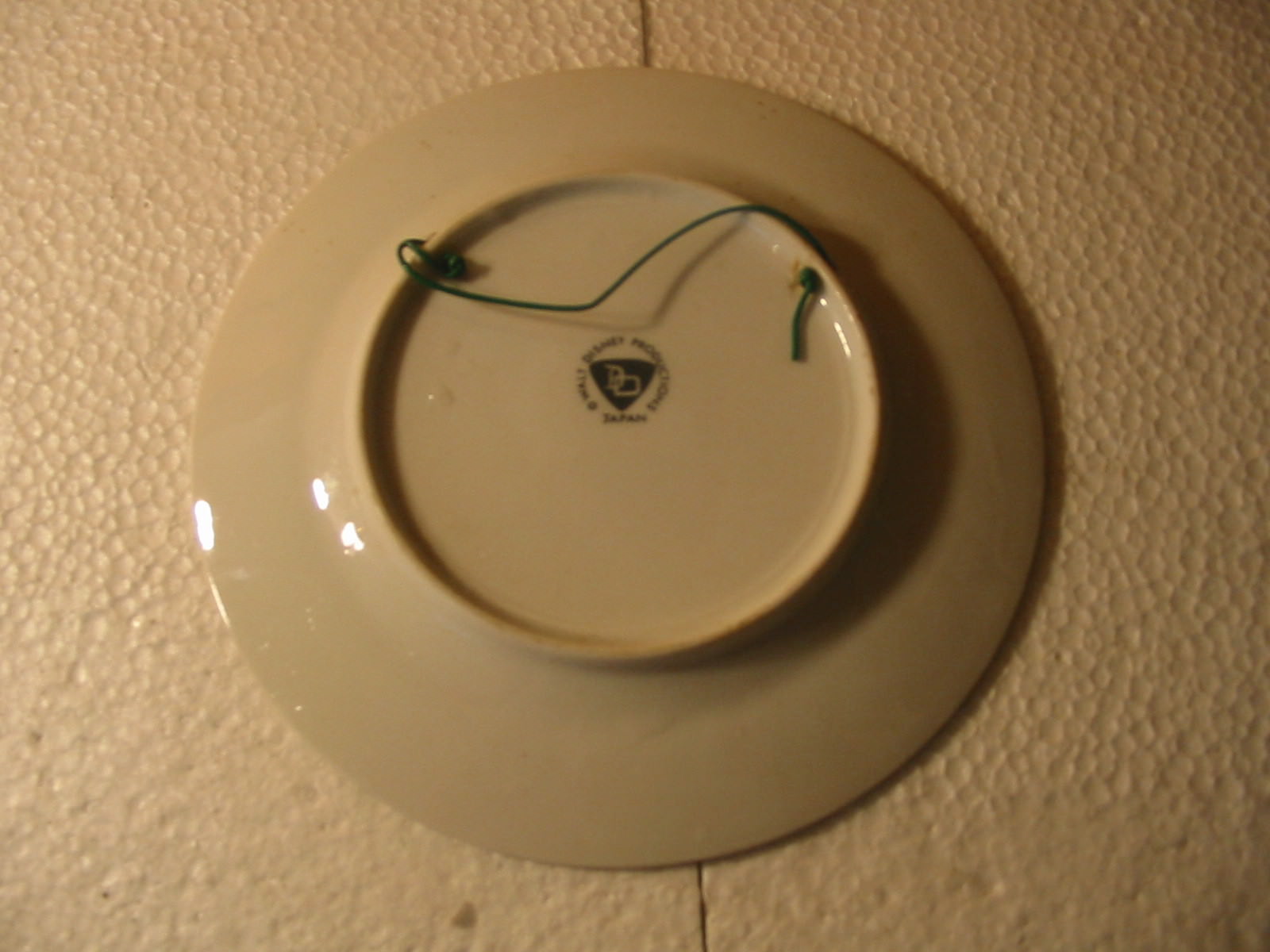 DISNEYLAND  COLLECTOR PLATE APPROX 6 3/4''