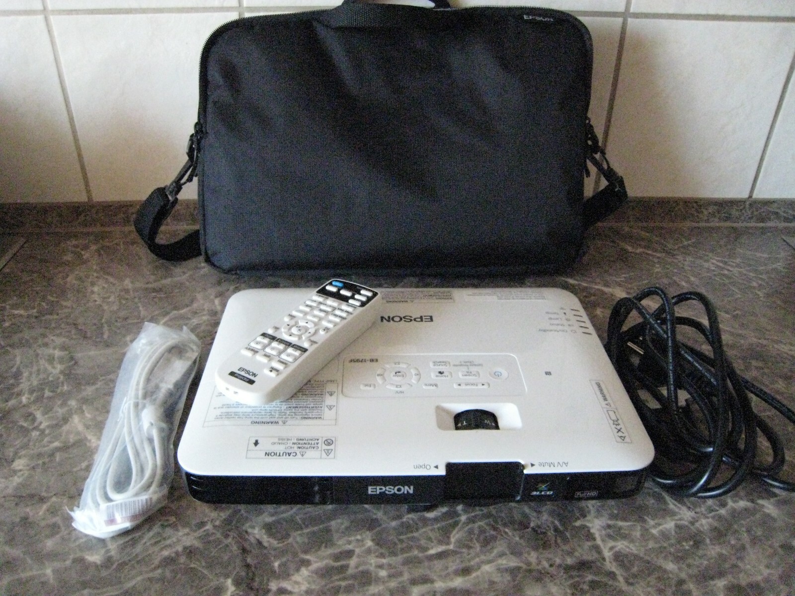 Epson Beamer EB-1795f LCD Beamer! nur ca. 250 Stunden gelaufen !