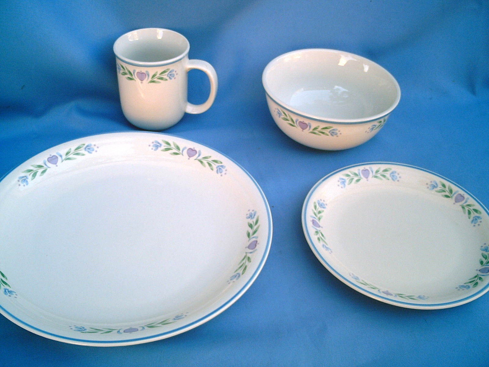 VINTAGE 16Pc Set Of Tienshan Folk Craft Laurel Heart Cups, Dinner Plates & Bowls