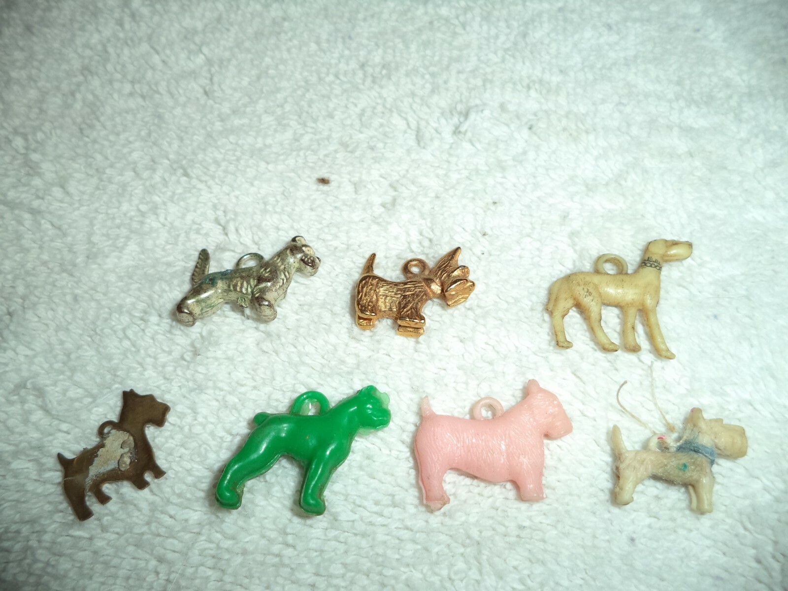 Vintage Lot of 7  Plastic & metal  Cracker Jack Gumball Toy Charms , Dogs