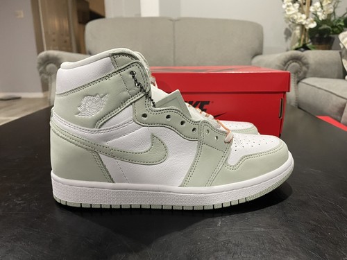 Pre-owned Jordan Size 7 - Womens Wmns Nike Air  1 Retro High Og Seafoam Cd0461 002 In Green
