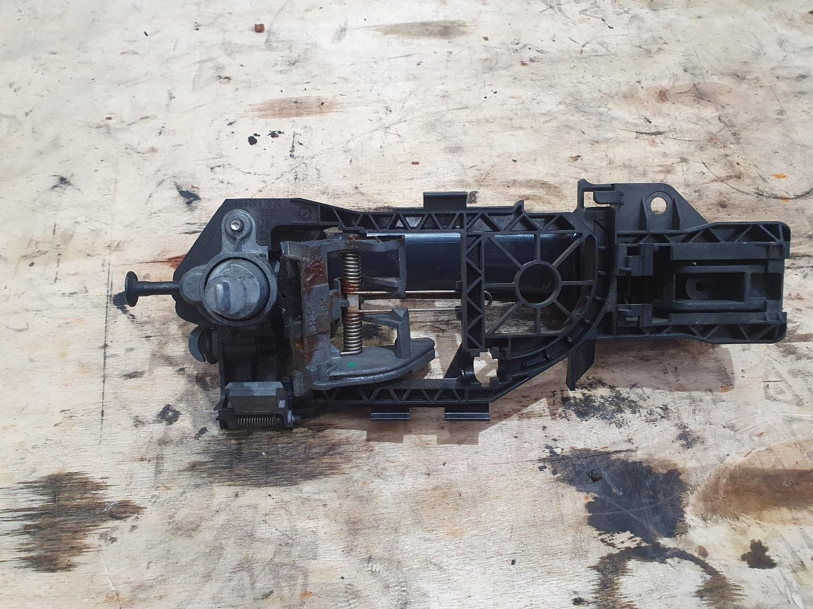 2014 Volkswagen Passat DOOR HANDLE 3C/MK6 RH FRONT OUTER 03/06-05/15 3C0837886H image 4