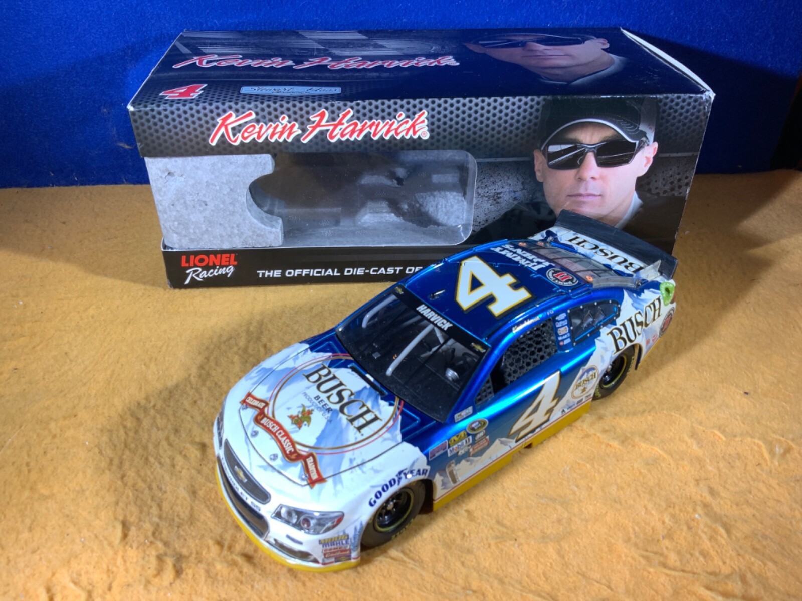 D10-12 KEVIN HARVICK #4 BUSCH BEER - LIQUID COLOR - 2016