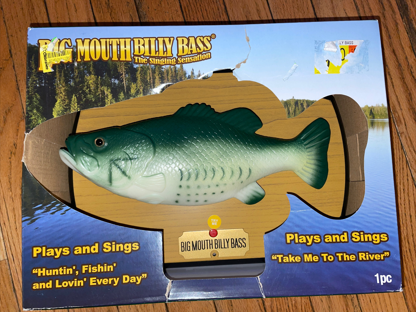 Took the fish. Вок с креветками. Креветки на черном фоне. Как нарисовать рыбий жир. Рыбий жир рисунок.