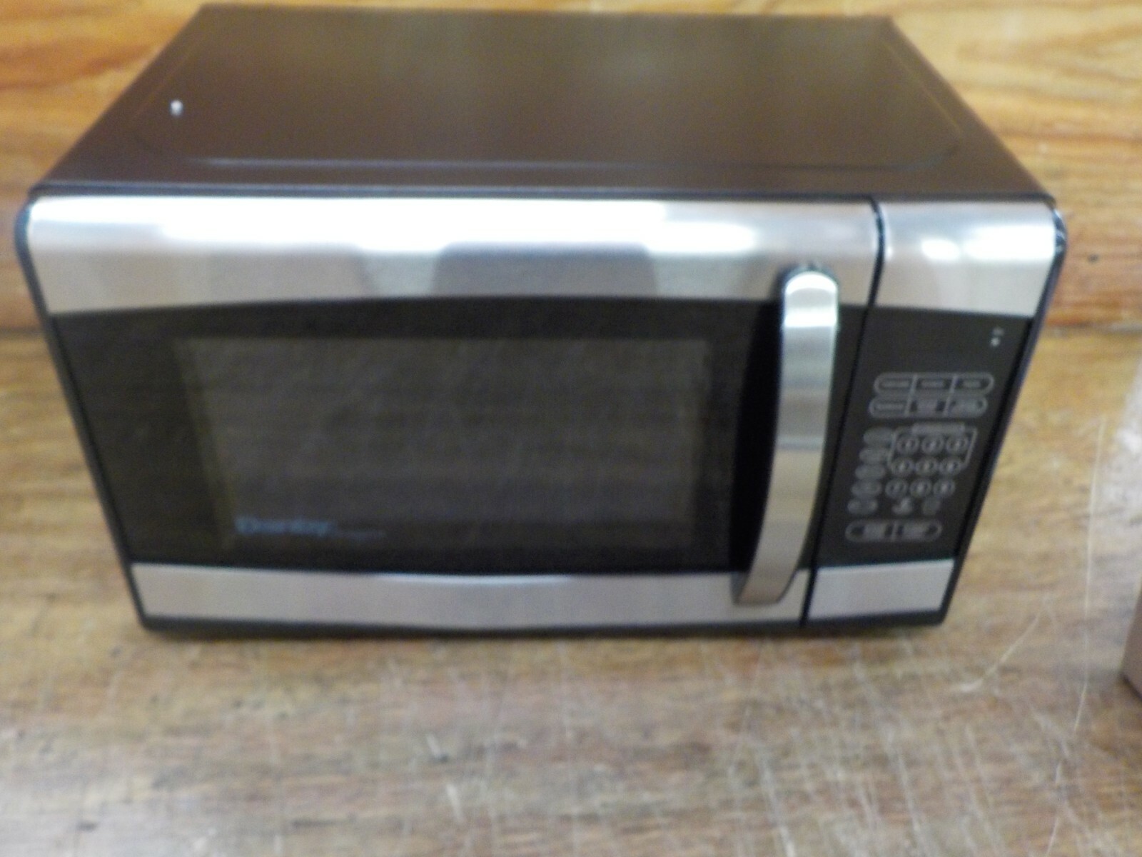 Danby Designer 0.7 cu.ft. Countertop Microwave, Black/Stainless Steel (DAMAGED)