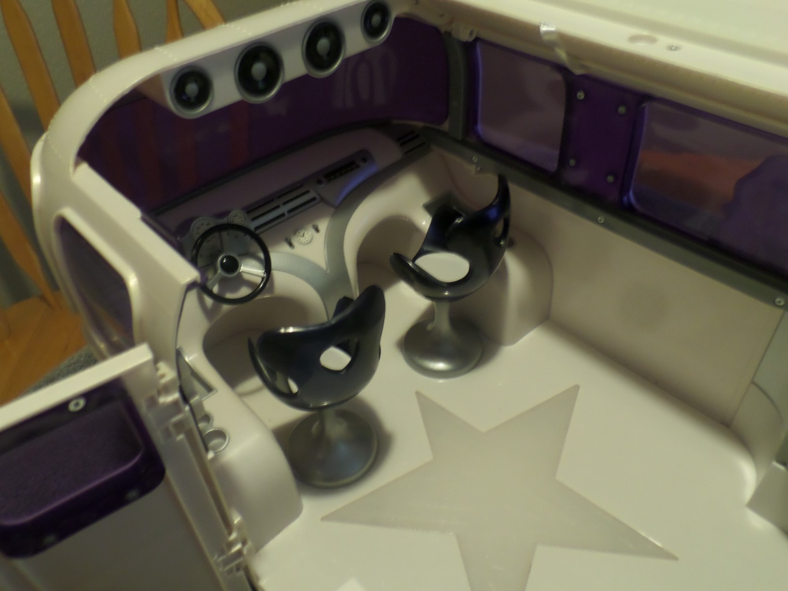 2004 BRATZ MOVIE PEARL WHITE TOUR BUS HUGE SUPER RARE (EXCELLENT CONDITION)