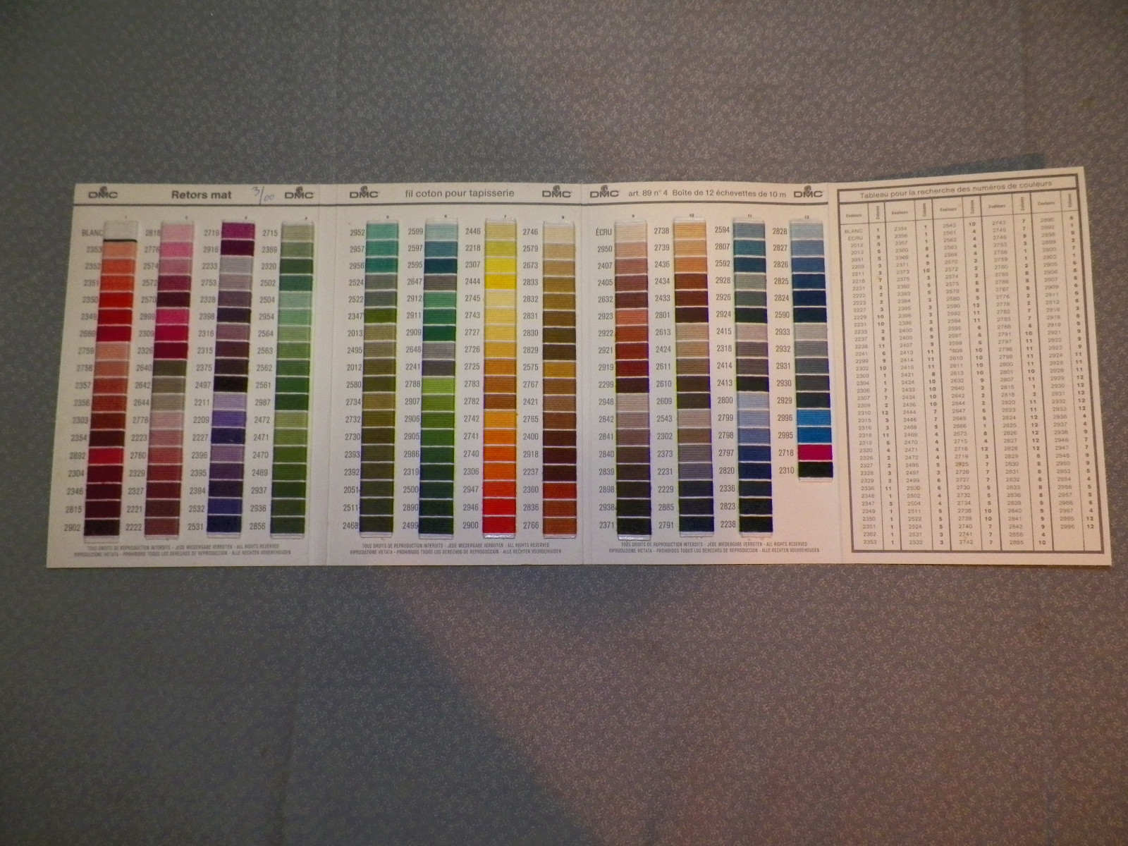 DMC Art. 89 Retors mat Color card with real thread