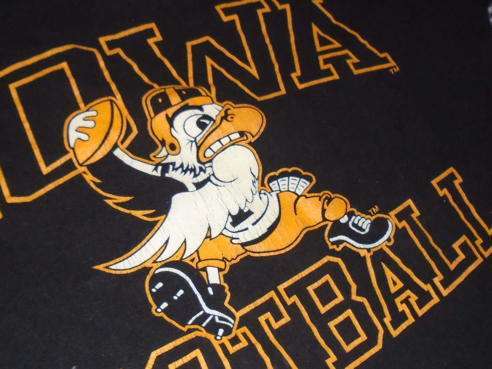 vtg Iowa Hawkeyes T-Shirt herky the hawk