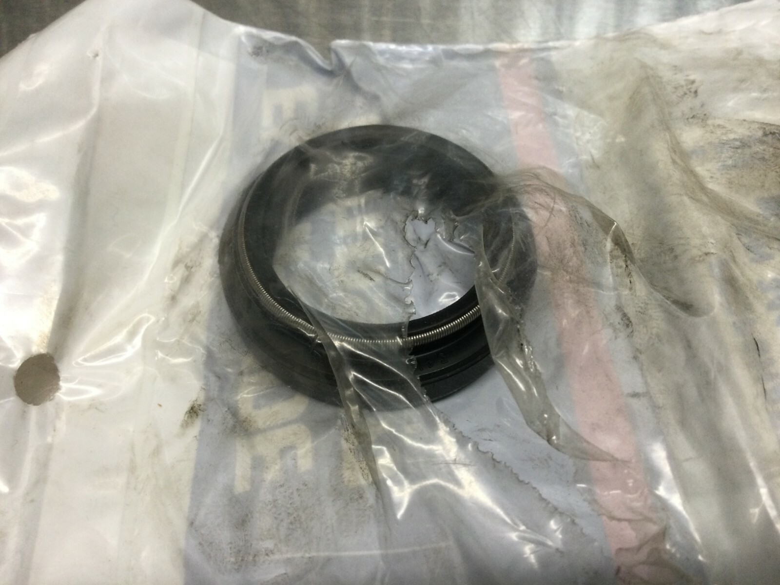 JOHNSON EVINRUDE PROP SHAFT SEAL 0341281 t014のeBay公認海外通販｜セカイモン