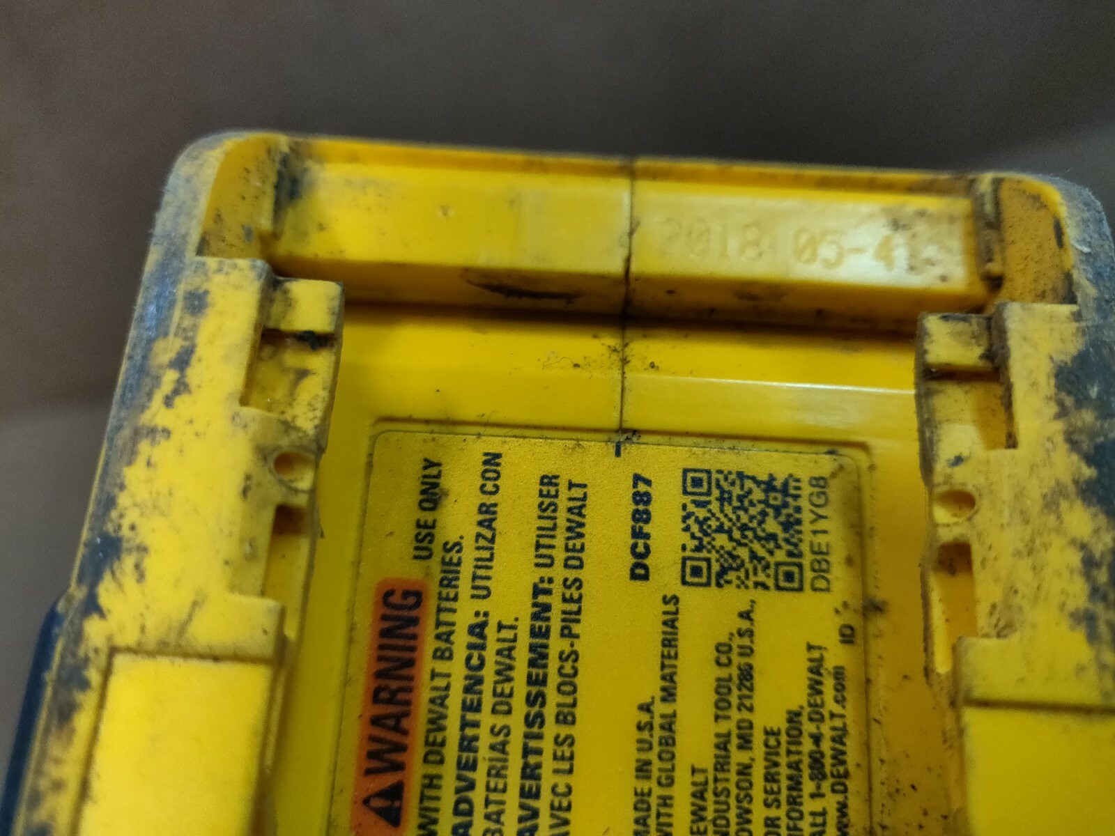 DEWALT DCF887 20V Cordless Impact Driver FOR PARTS REPAIR NOT WORKING