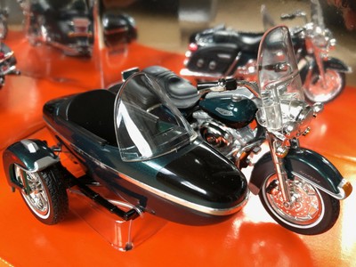 Harley Davidson FLHRCI Road king classic 2001 Maisto 31108 1:18
