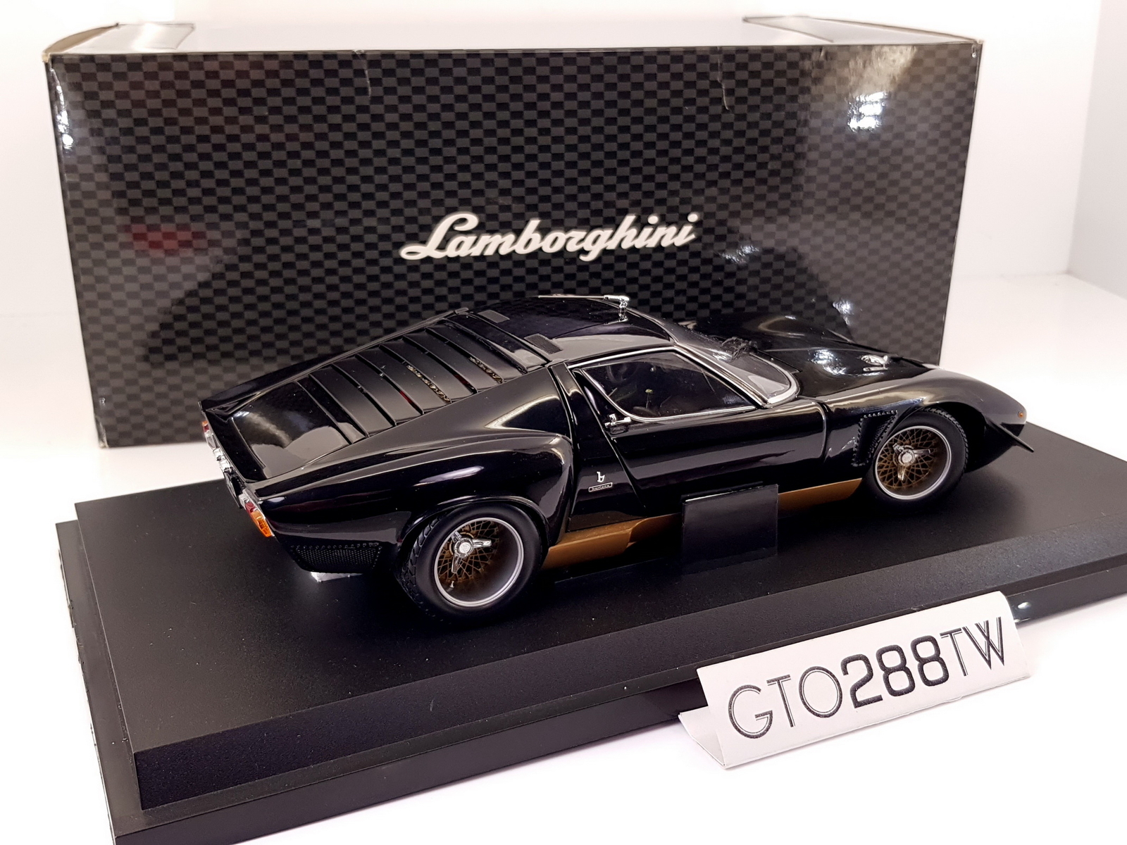 Kyosho 1:18 scale Lamborghini Jota SVR 