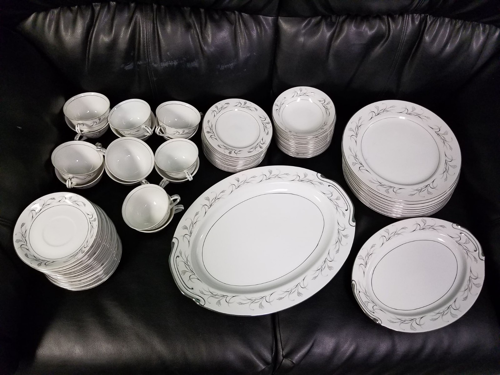 Harmony House Platinum Garland 3541 China Dishes Service12 +serving +108pc