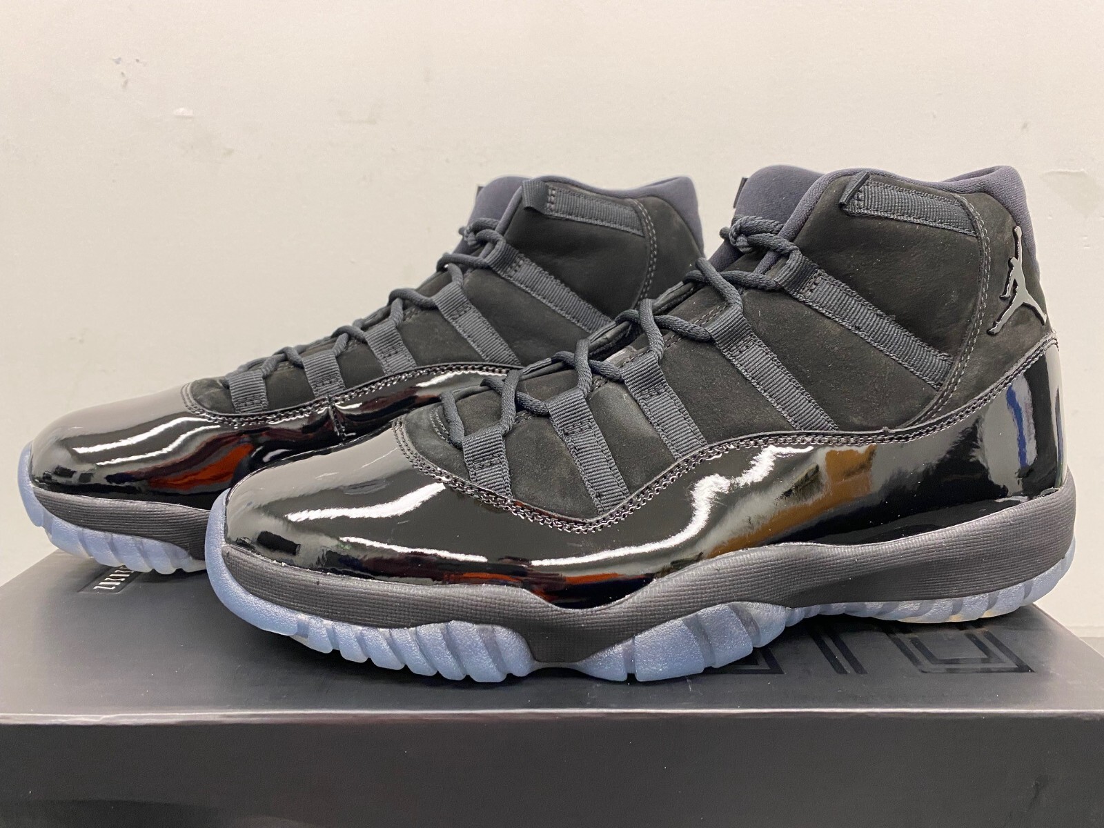 jordan 11 cap and gown size 10