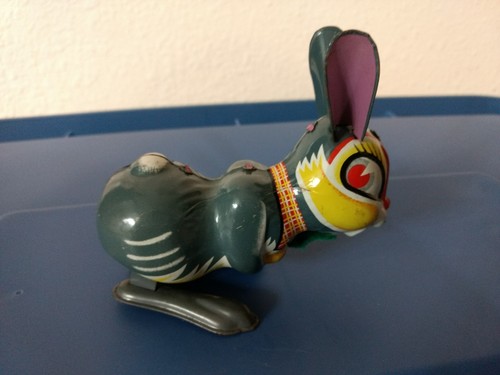 Vintage Wind Up Tin Hopping Gray Bunny Rabbit w/ Carrot Japan 4