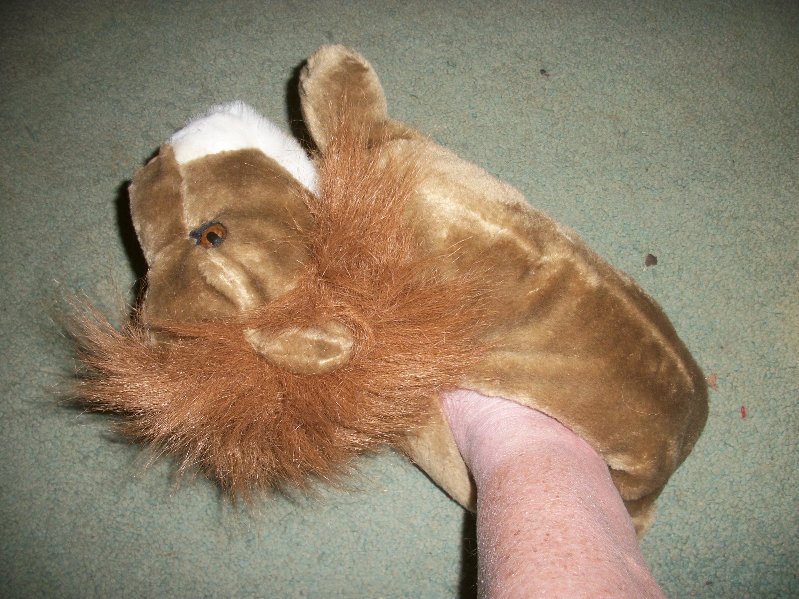 LION KING SLIPPERS, ADULT SIZE 9-10