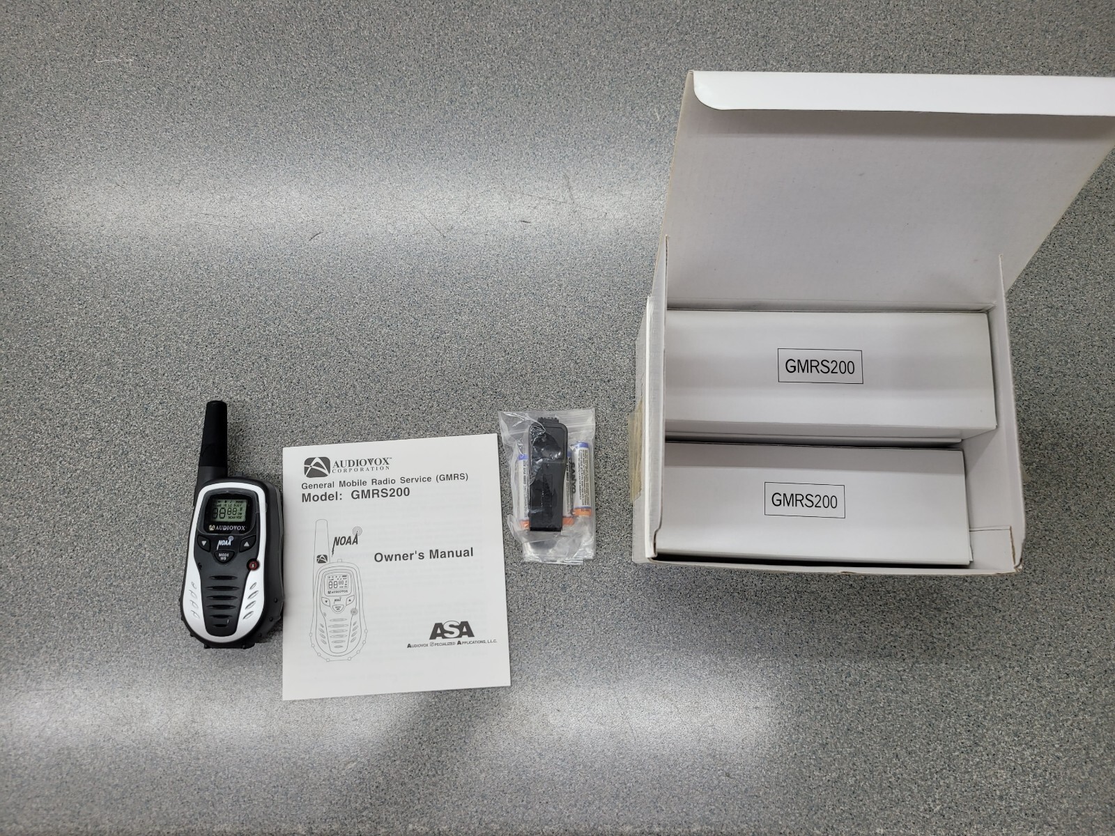 Lot of 4 Audiovox GMRS200 2way radio(s) W/Radio Recharging station