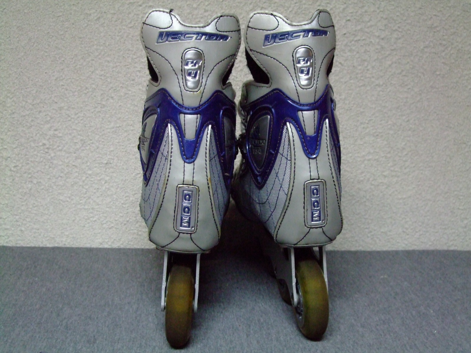 Men's CCM Vector PF4 Inline hockey skates Tri-Di frame Rat Rink VT733 size 7.5D