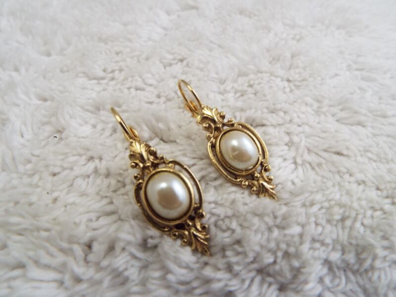" 1928 " Goldtone White Bead Pierced Earrings (D43)