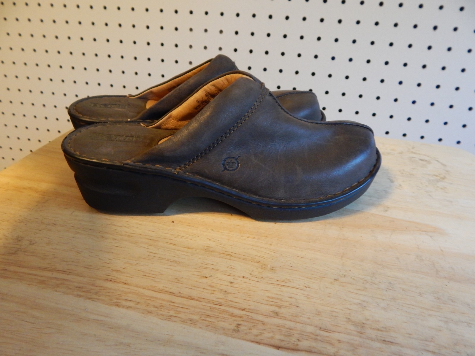 Womens Born shoe clogs - chocolate brown - size 9 / 40.5 ~ CQG13