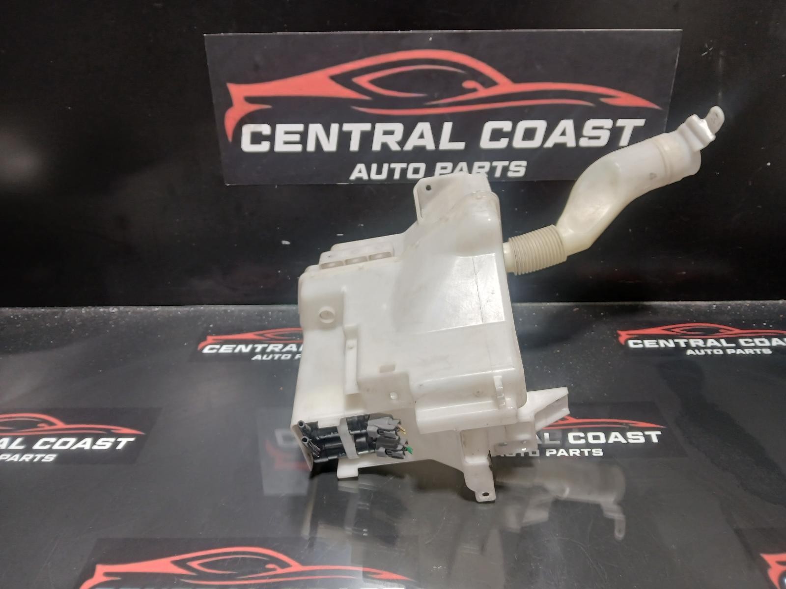 2009 Subaru Forester WASHER BOTTLE STANDARD TYPE NON H/LAMP WASHERS TYPE 02/08-12/1 image 2
