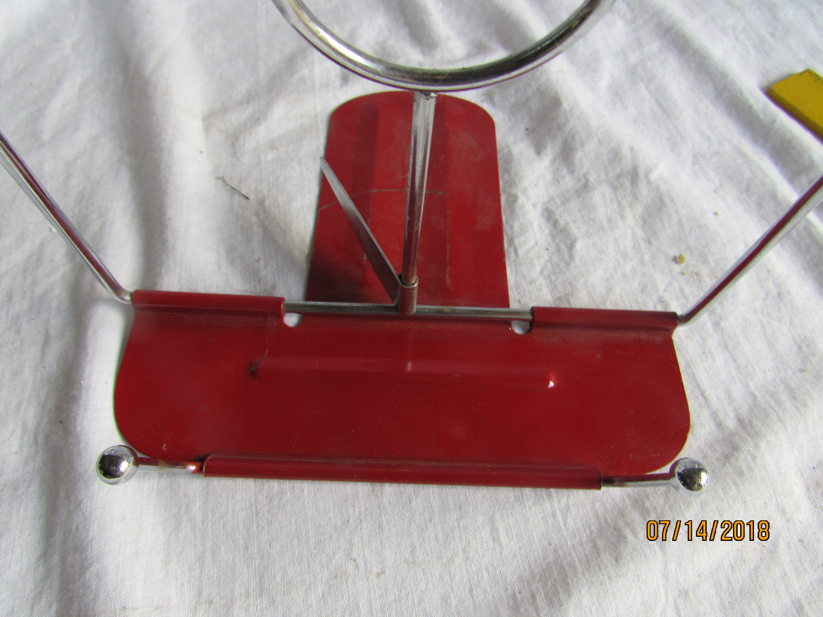 Vintage Folding RED Metal Cookbook Book Holder Stand Rest Folds Flat #7192