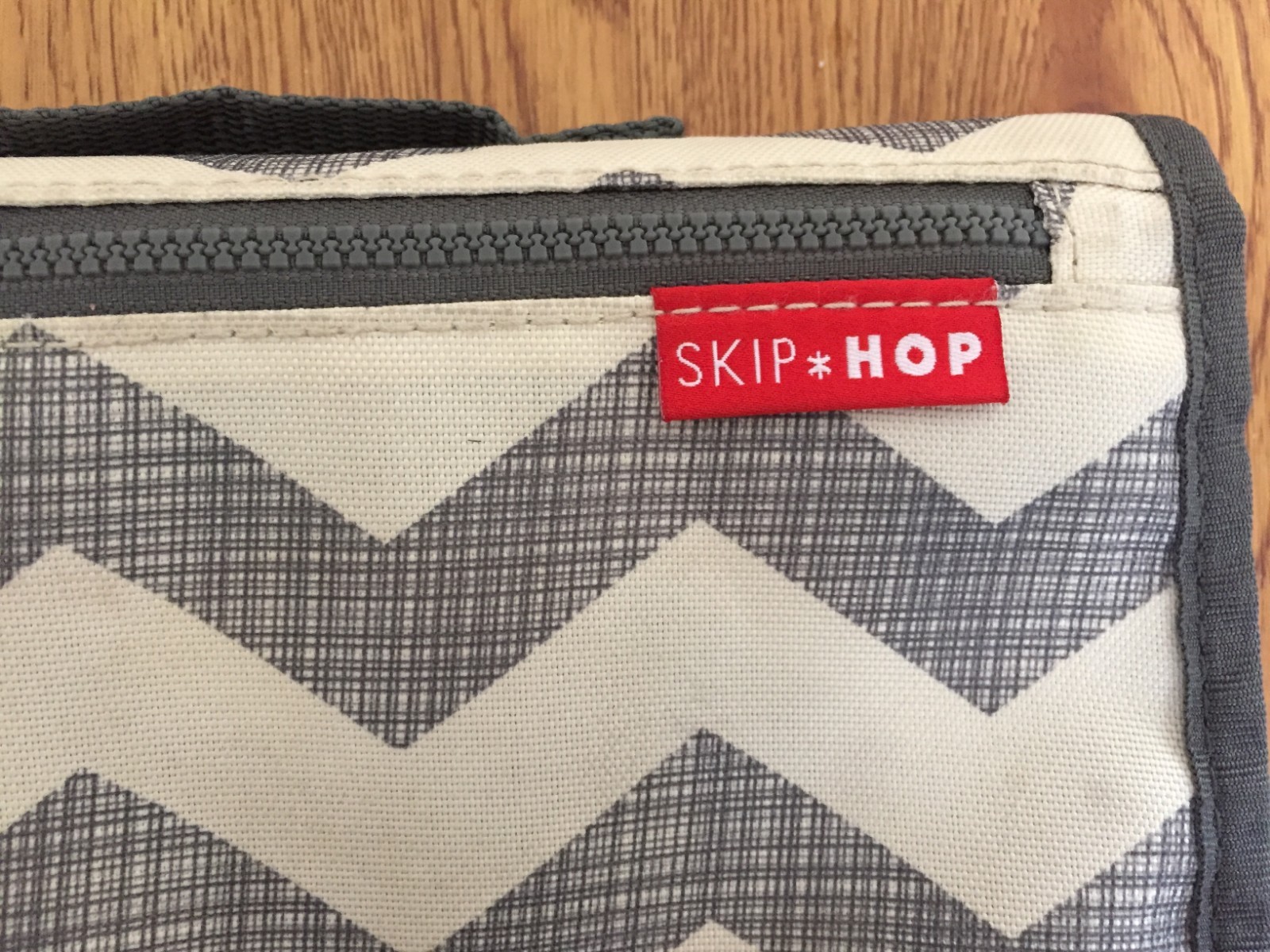 Skip Hop Pronto Changing Station Diaper Wipes Clutch Chevron EXCELLENT CONDITION