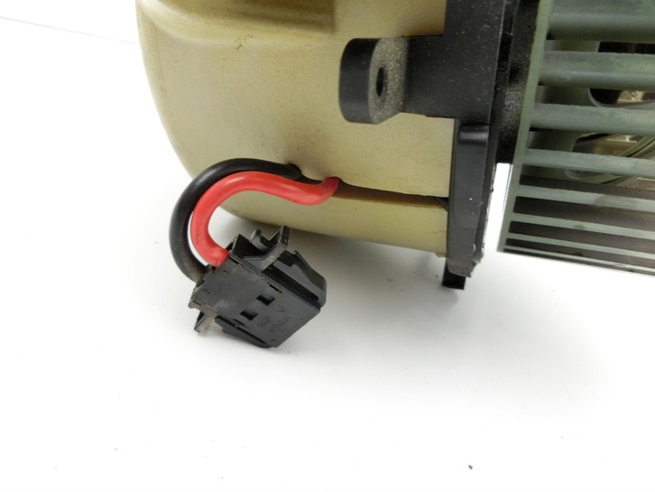 Audi A5 8T QU 07-12 Gebläsemotor Lüftermotor Heizungsgebläse Audi A5 8T QU 07-12 22.10.2007 8K1820021C gebraucht Vorschau 4