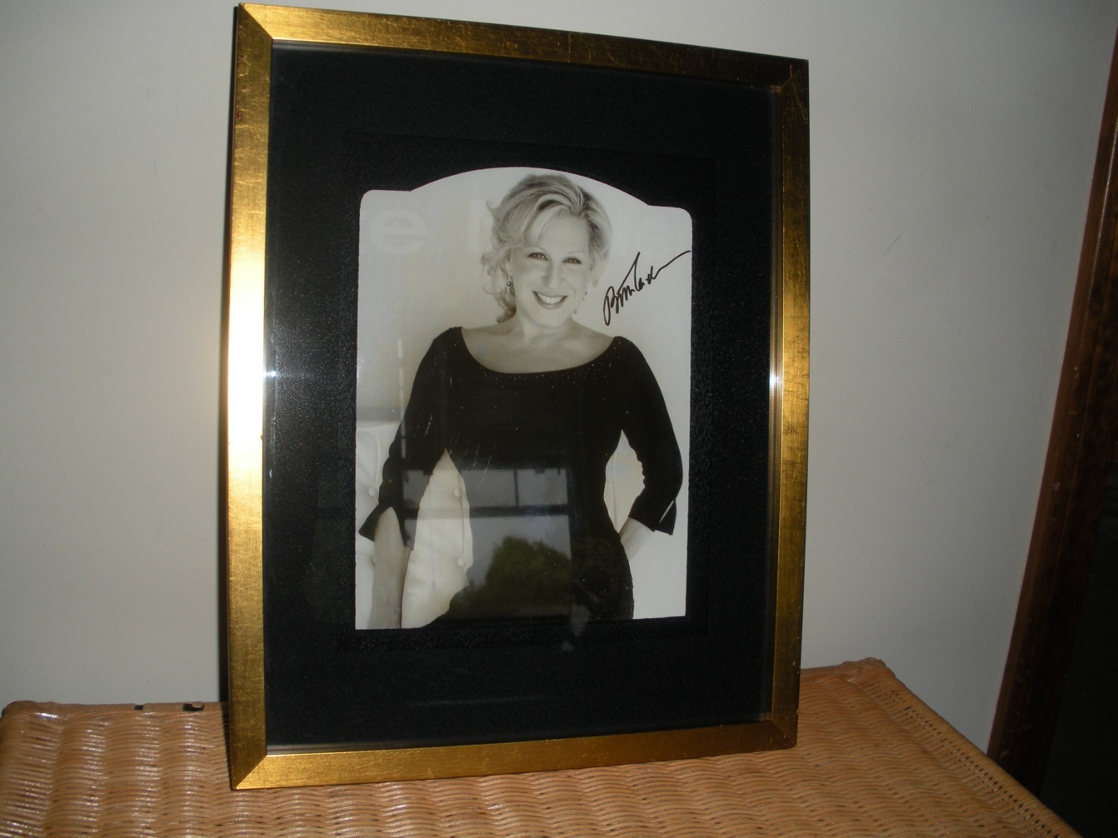 BETTE MIDLER SIGNED AUTHENTIC PHOTO  AUTOGRAPH SHADOWBOX FRAME