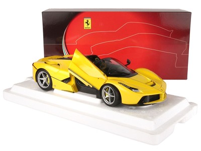FERRARI LAFERRARI APERTA YELLOW & DISPLAY CASE 1/18 DIECAST BY BBR 182230