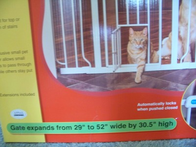 CARLSON PET PRODUCTS EXTRA WIDE GATE WITH SMALL PET DOOR NEW NIB #0934 AUTO LOCK