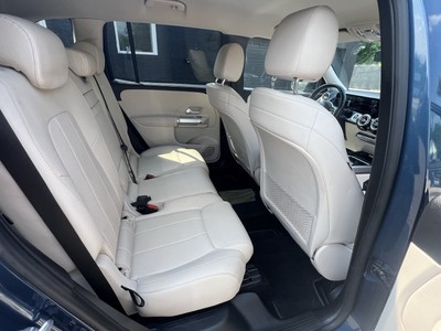 image 16 of interior