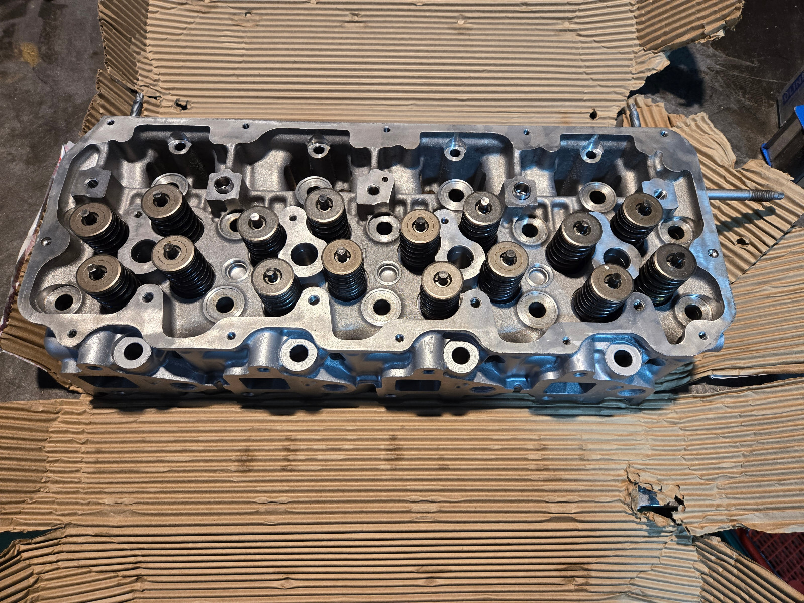 REMAN 11-16 2011-2016 LML DURAMAX 6.6L RH PASSENGER SIDE CYLINDER HEAD - Picture 10 of 12