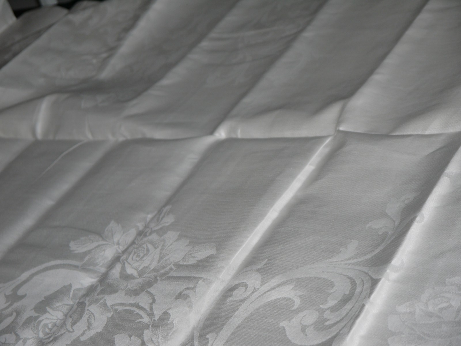 Vintage White Irish Double Damask Linen 70x88