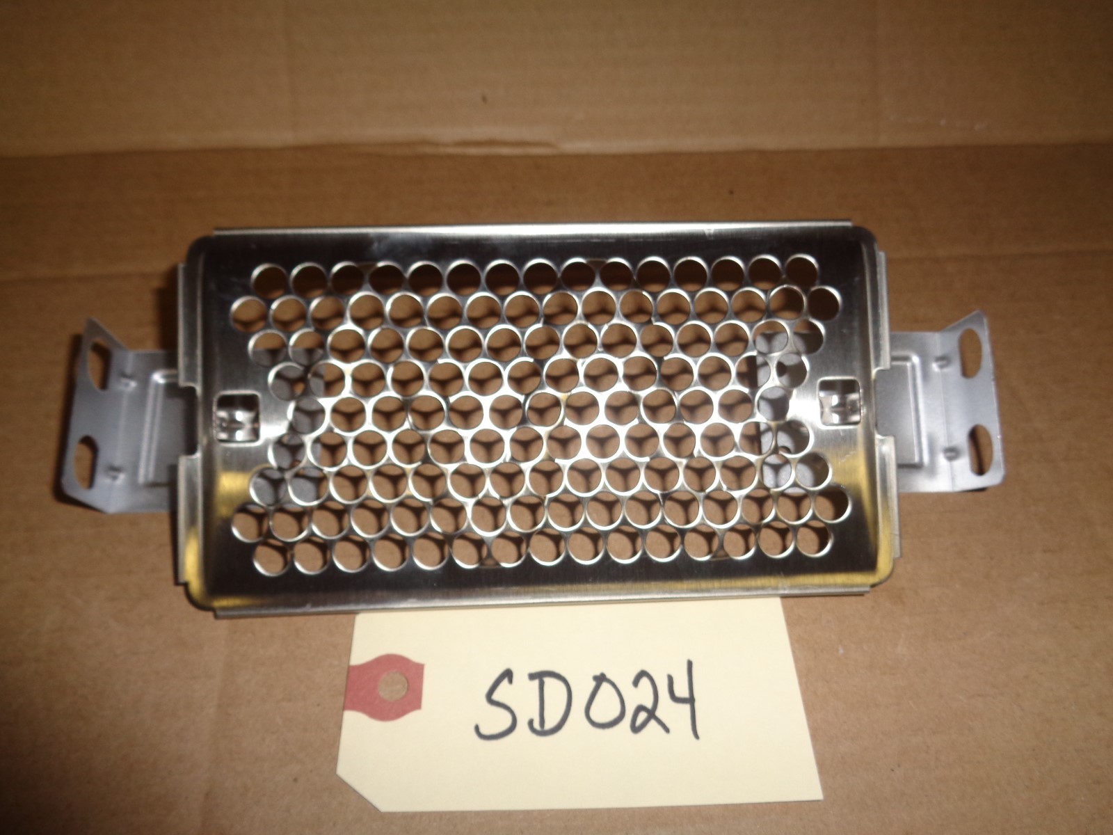 GENUINE SAMSUNG MICROWAVE QUARTZ HEATER ELEMENT BRACKET DE61-01439A SD024