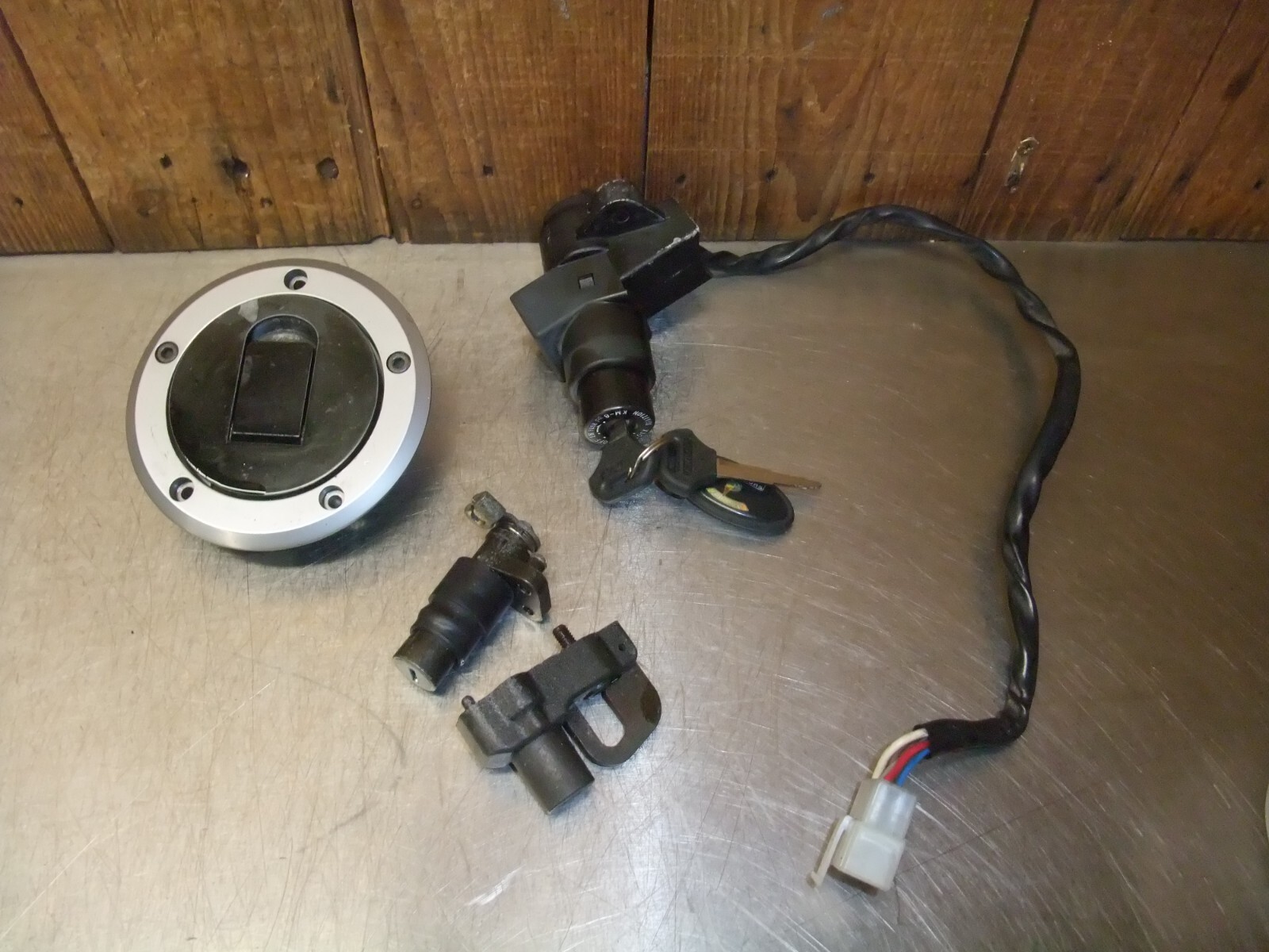 kazuki　２台 Kawasaki ZRX 1200 S B1 2001 LockSet 2 Keys Fit All VGC #232
