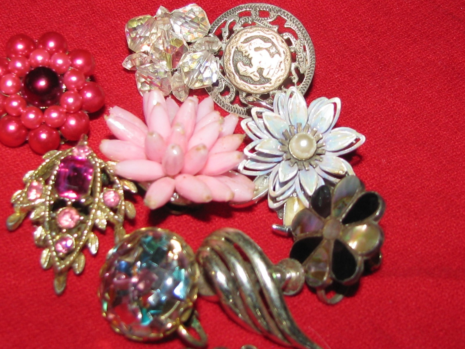 Vintage Jewelry Lot of 26 single Clip On & Screwback Earrings Crafts Art etc