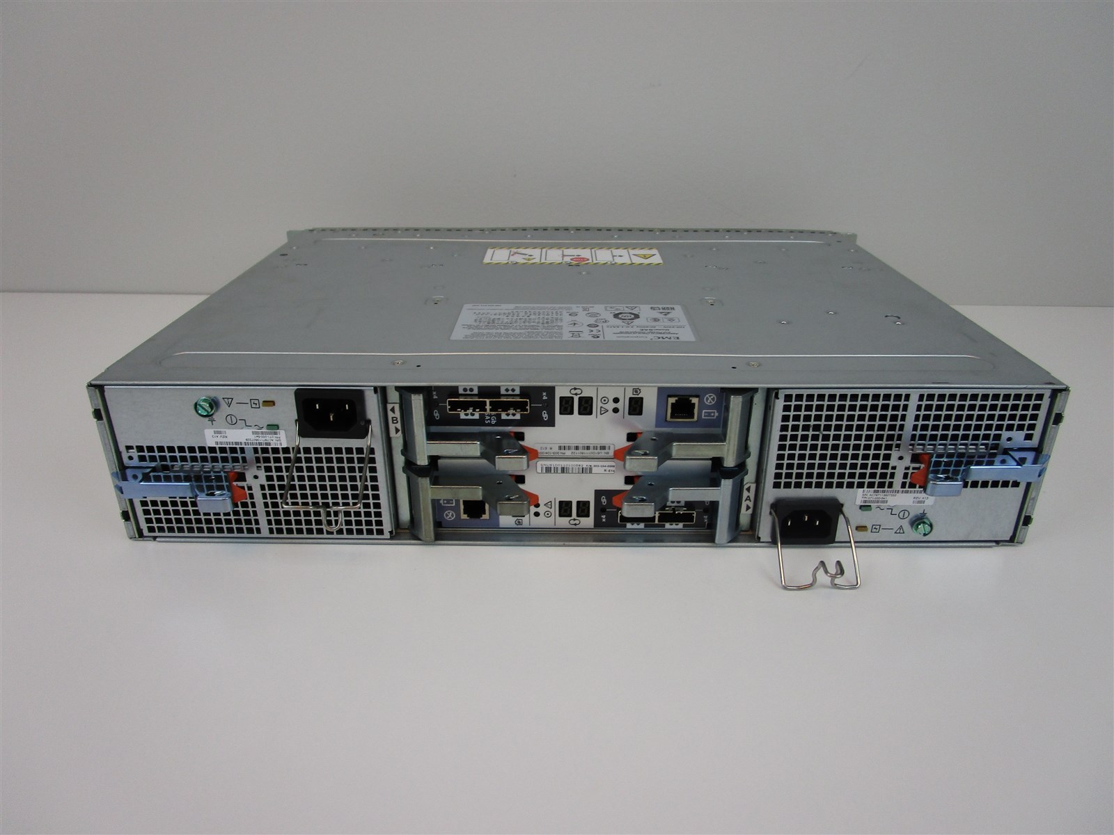 EMC Dell XtremIO 25-Slot Storage Array w/ 25x HGST 400GB SSD 005050673 & 2x Ctrl