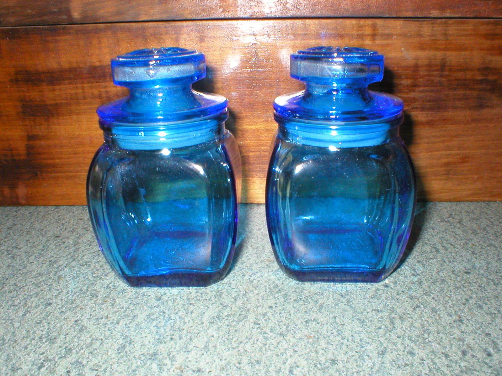 2 VTG Wheaton Glass Cobalt Blue Apothecary Bottles W/Lids 3 3/8