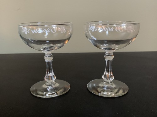 Vintage Bride Groom Wedding Toast Champagne Glasses 4 5/8” tall Wedding Bells