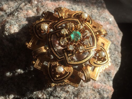 19th Century 18K Yellow Gold And Diamond Pearls Brooch With Black Enamel
