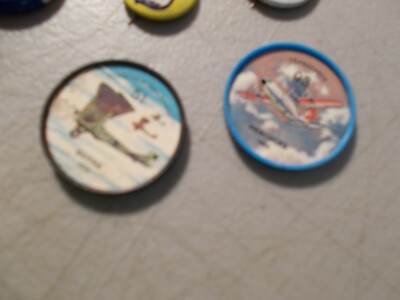 VINTAGE LOT OF 10 PinS ButtonS 2-HOT WHEELS 2-JELLO 1-SWEET CAPORAL 1-TONY + 4
