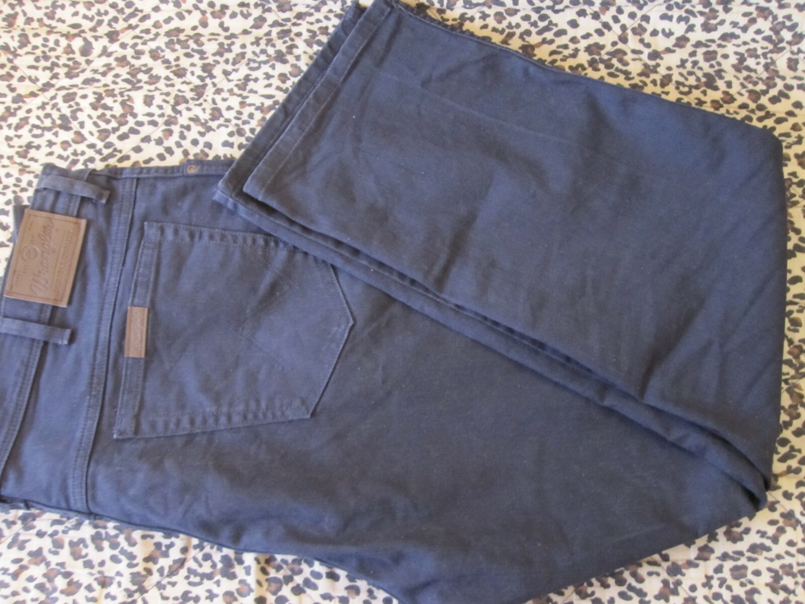 WRANGLER JEANS IN DUNKELBLAU STRETCH GR. W42 / L30 REGULAR FIT NEU.