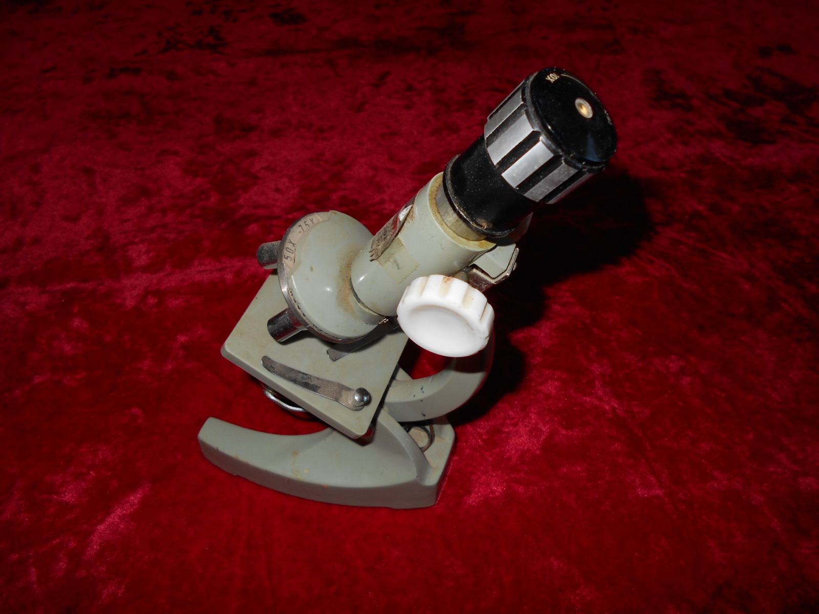 SMALL TASCO 50 X 750 ZOOM LIGHTED  MICROSCOPE
